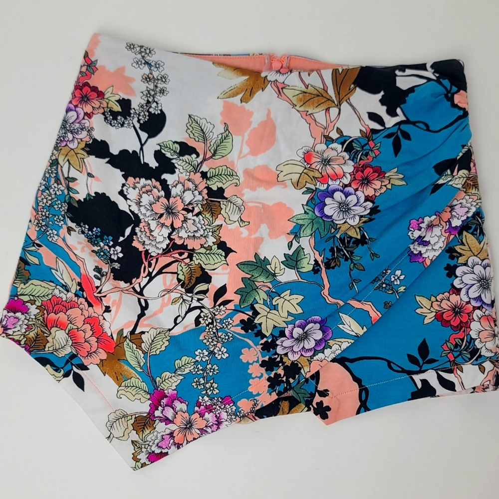 Guess Floral Tropical Pattern Mini Skort